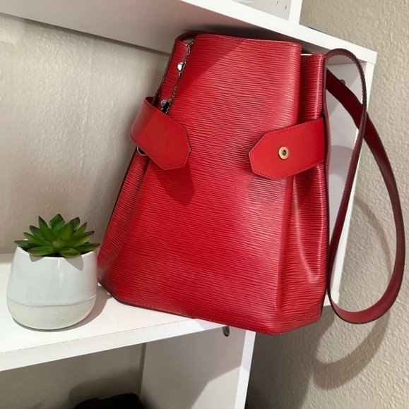 Louis Vuitton Epi Sac D'Epaule Red - Picture 5 of 16